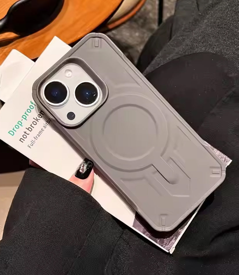 iPhone 13/14/15 Four-Corner Anti-Fall Shockproof Magnetic Airbag Case